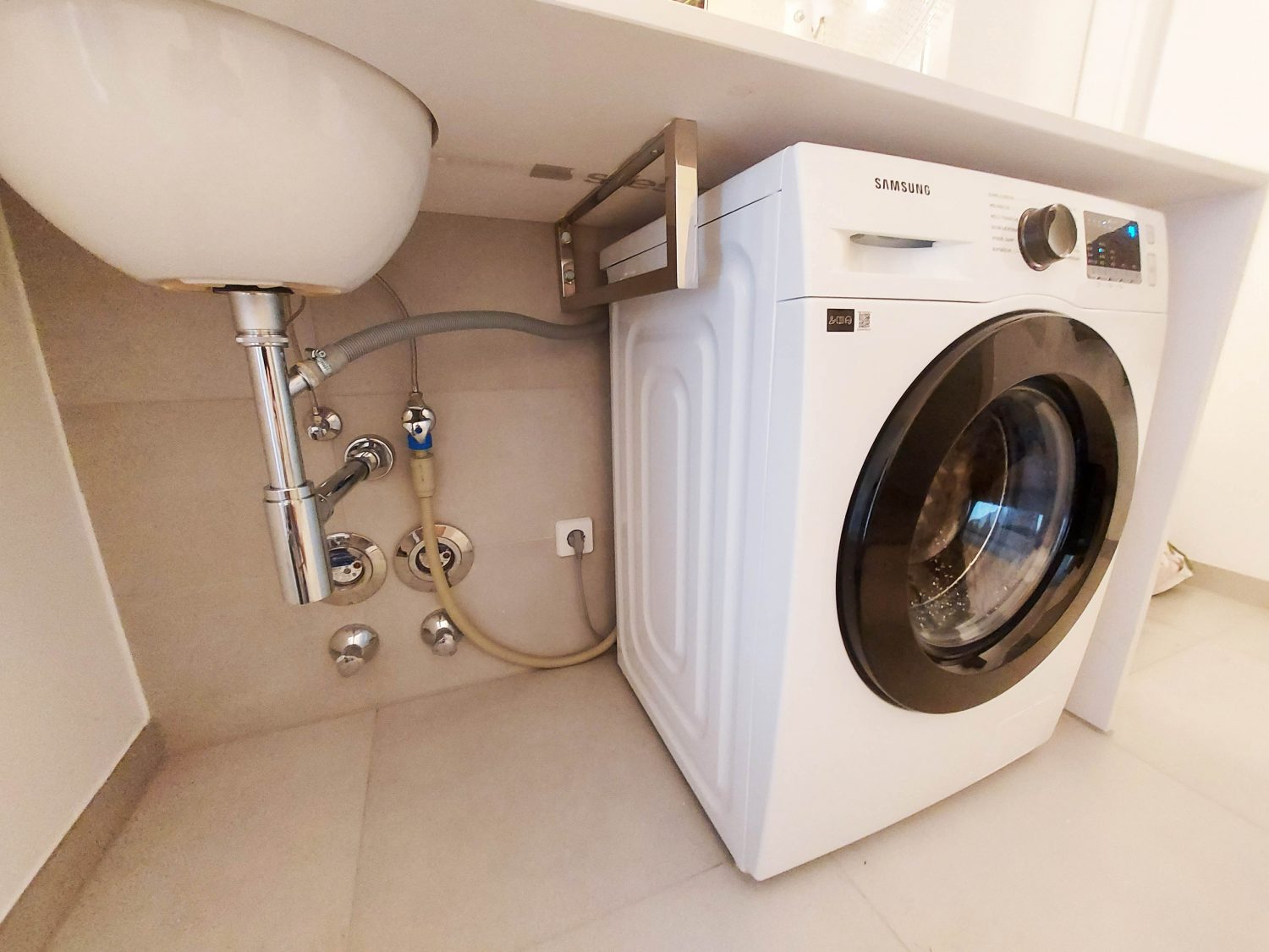 Anschluss Waschmaschine ins Bad